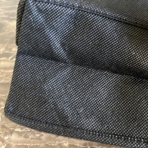 Guess Tote - Picture 9 of 9